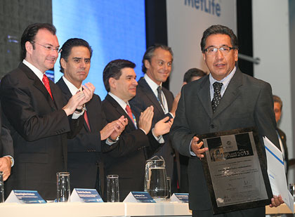 Ángel Martínez ha recibido, en dos ocasiones, el Premio AMIS de Periodismo en Seguros en la categoría de medio electrónico.